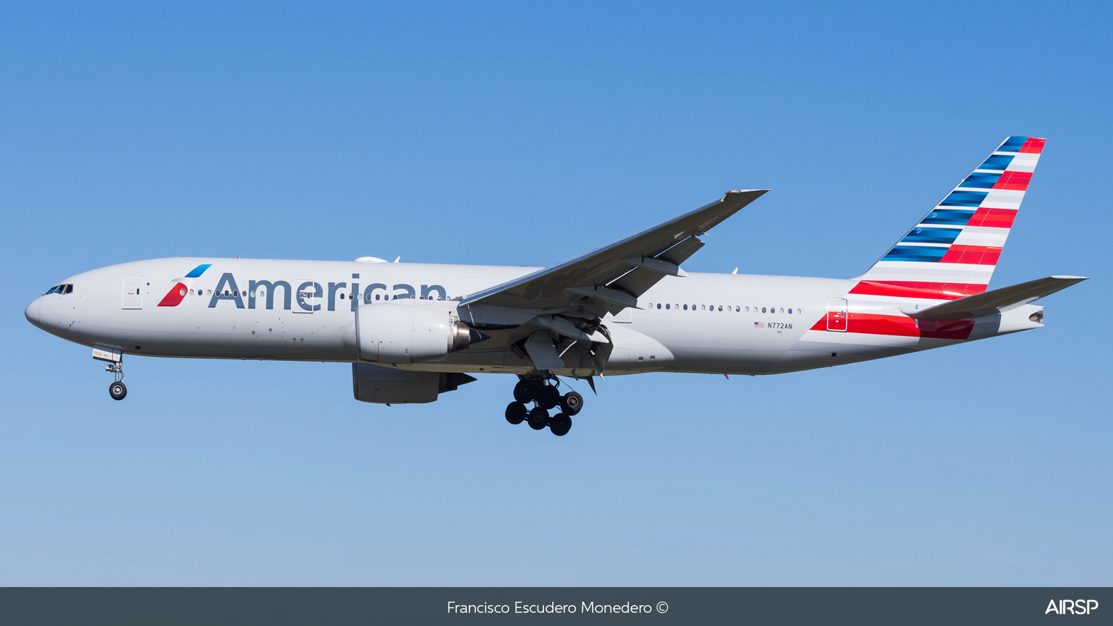 American Airlines  Boeing 777-200  N772AN