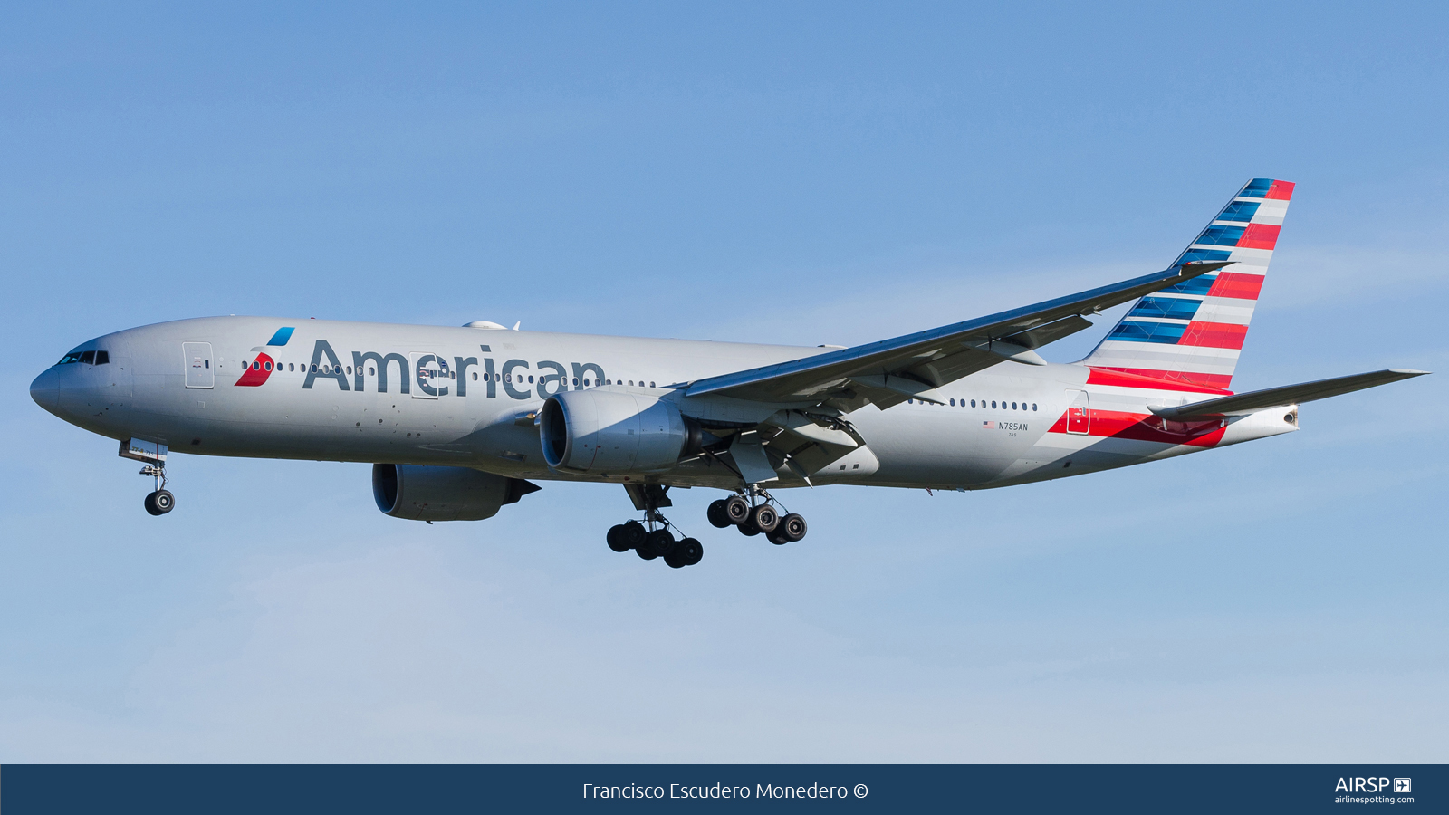 American Airlines  Boeing 777-200  N785AN