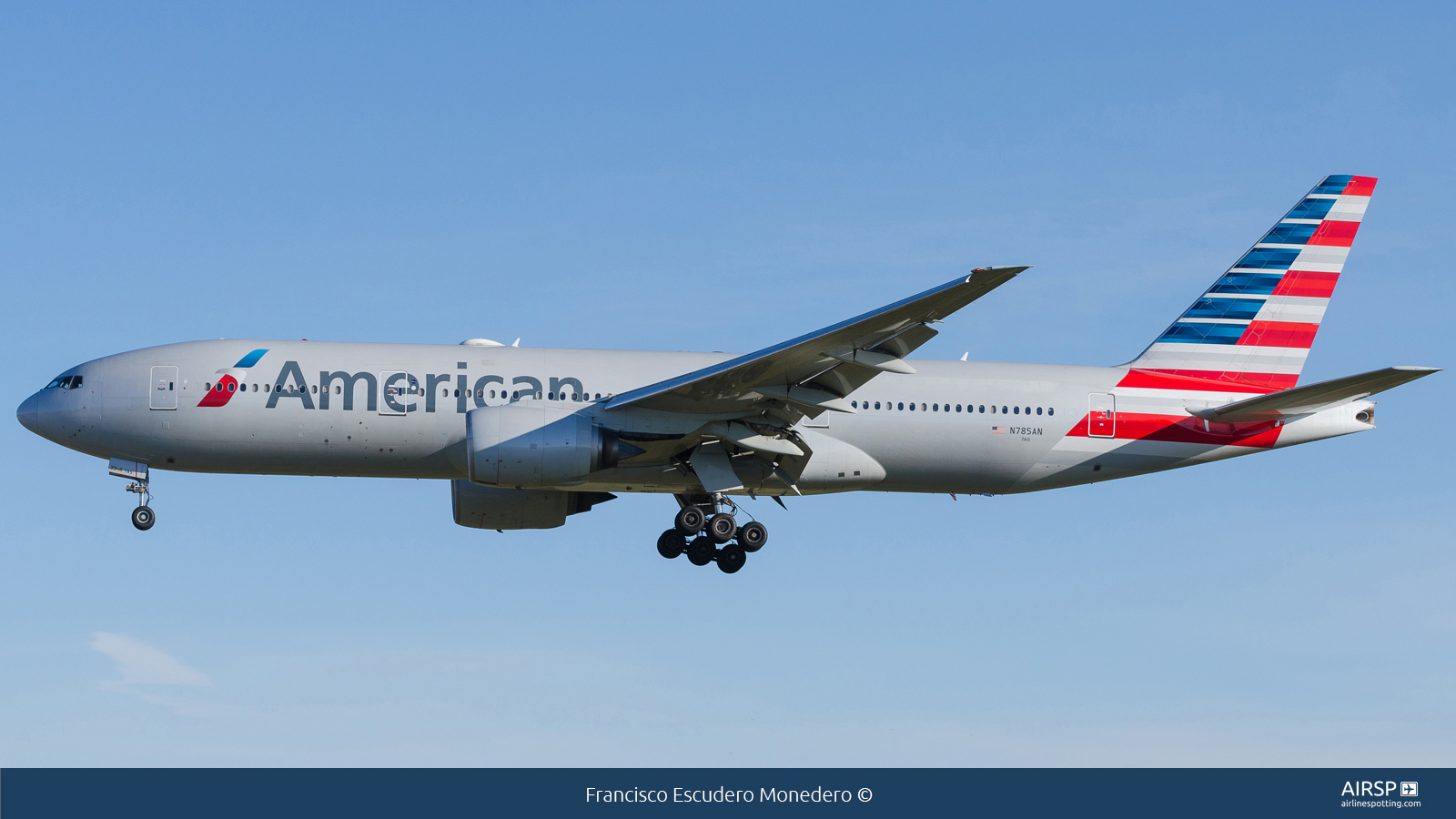American Airlines  Boeing 777-200  N785AN