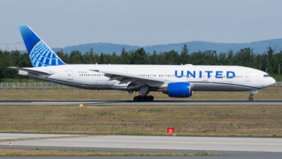 United Airlines Boeing 777-200