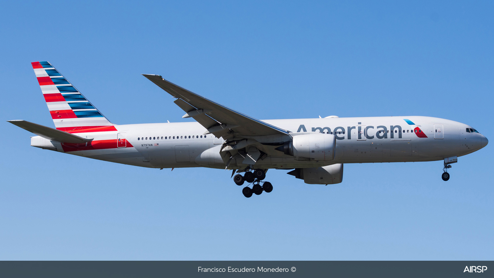 American Airlines  Boeing 777-200  N797AN