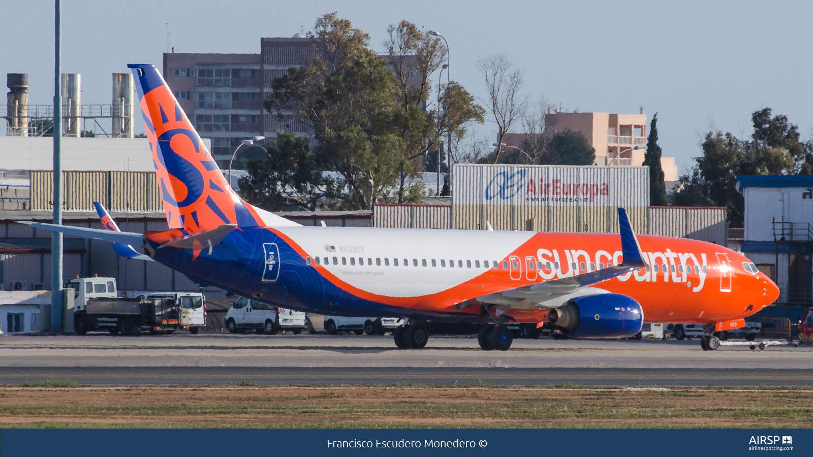 Sun Country Airlines  Boeing 737-800  N833SY