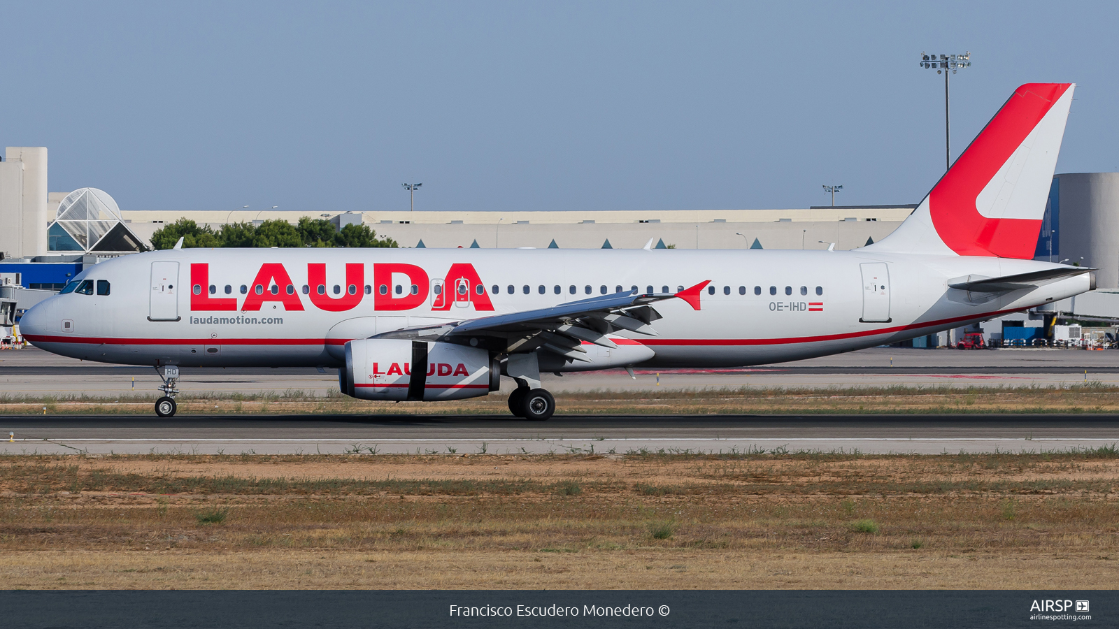 Laudamotion  Airbus A320  OE-IHD