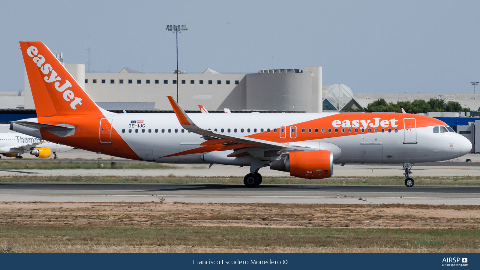 Easyjet  Airbus A320  OE-IJG