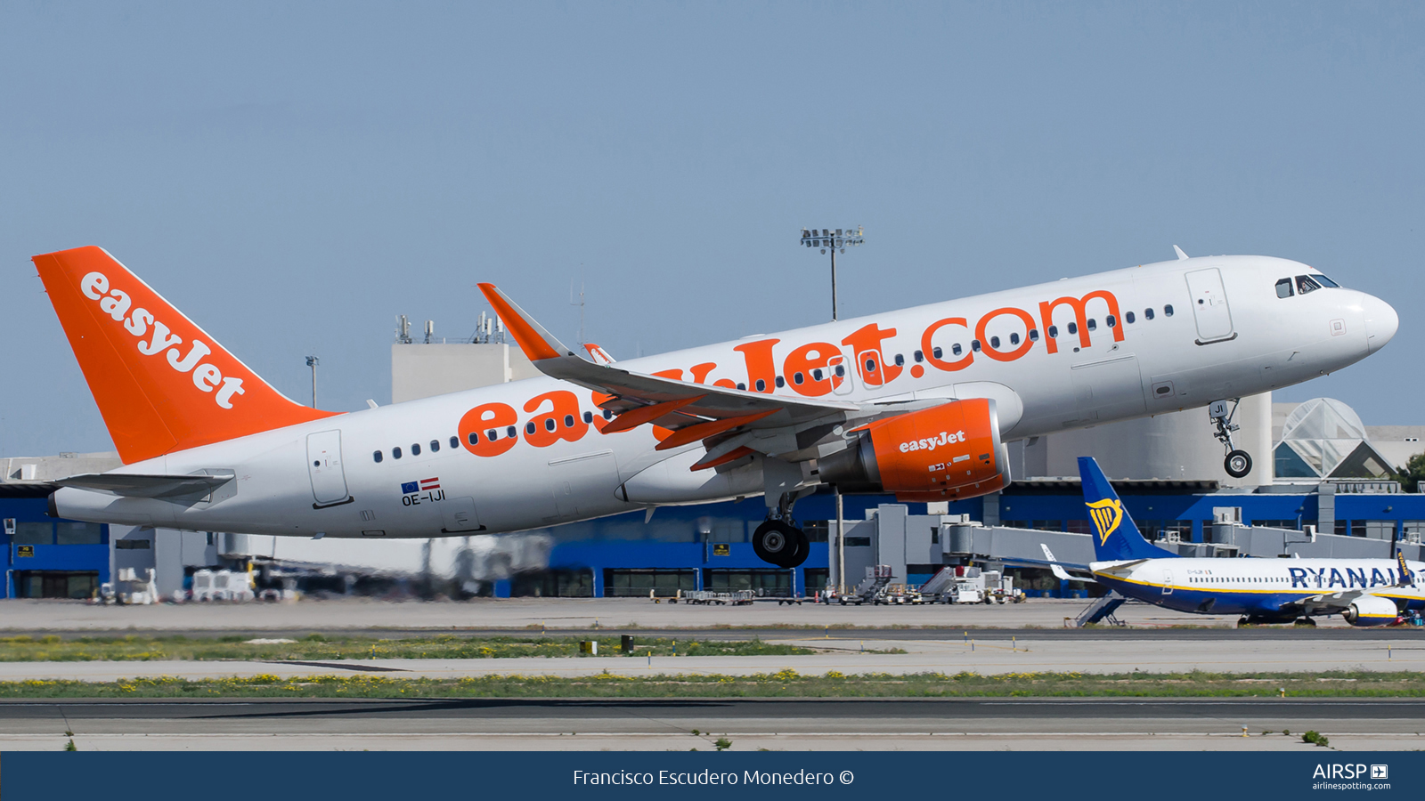 Easyjet  Airbus A320  OE-IJI