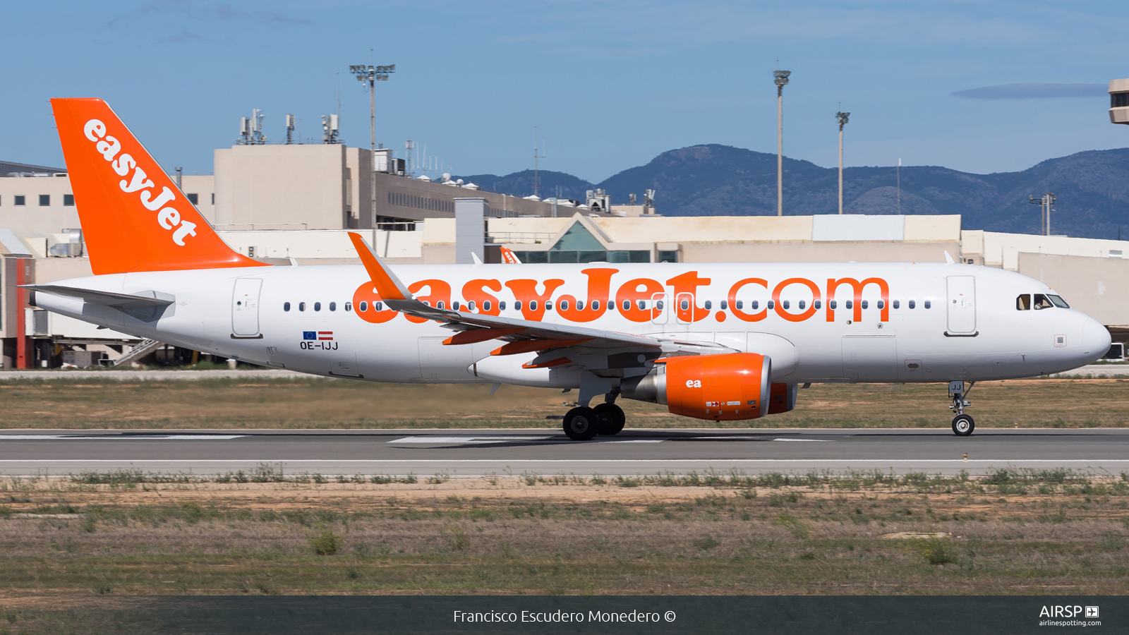 Easyjet  Airbus A320  OE-IJJ
