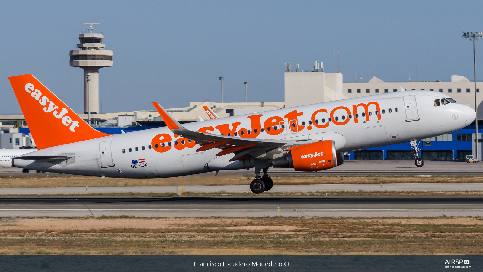 Easyjet  Airbus A320  OE-IJK