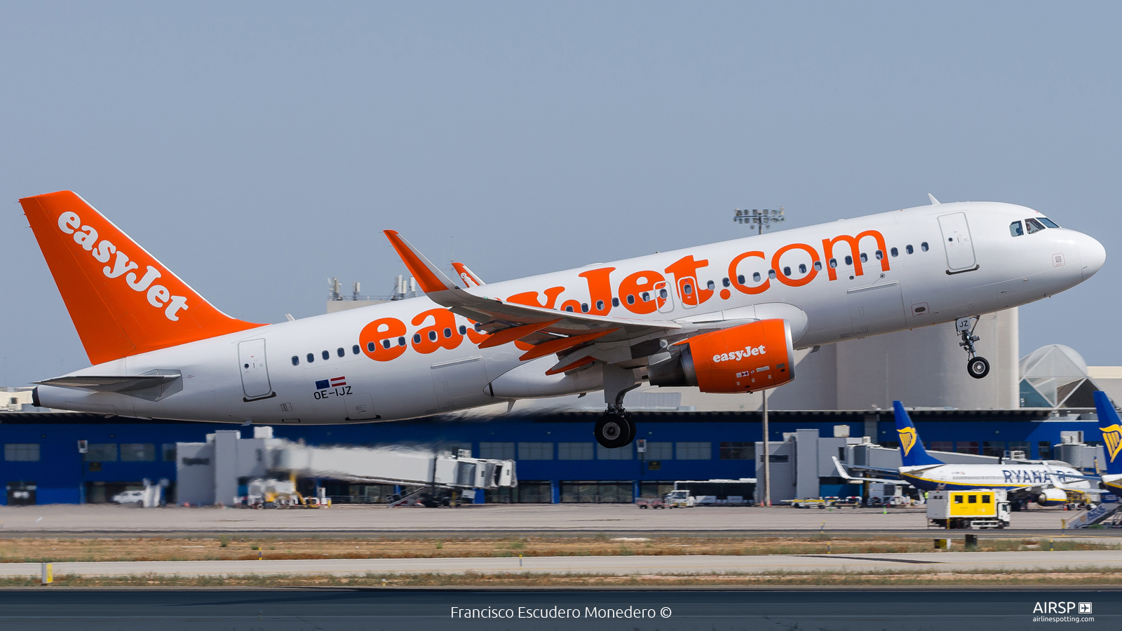 Easyjet  Airbus A320  OE-IJZ