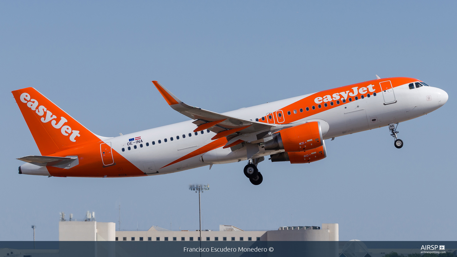 Easyjet  Airbus A320  OE-INA