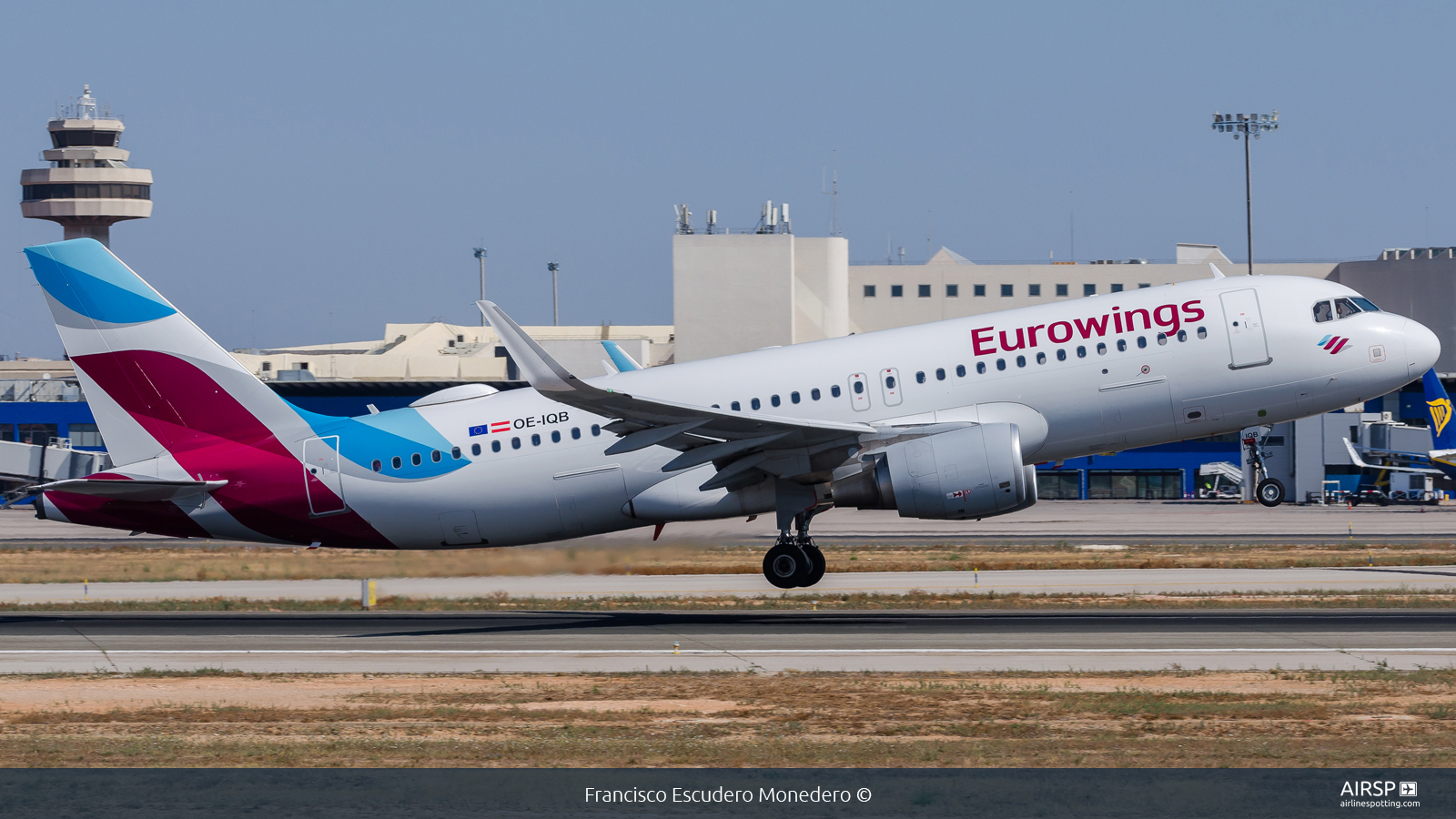 Eurowings  Airbus A320  OE-IQB