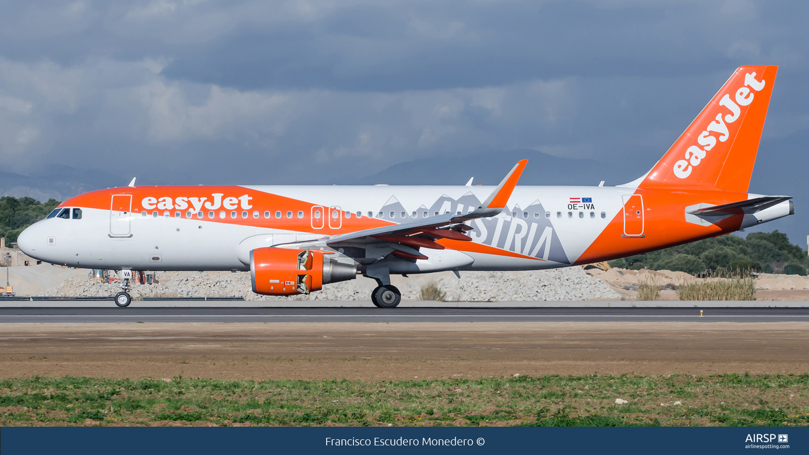 Easyjet  Airbus A320  OE-IVA