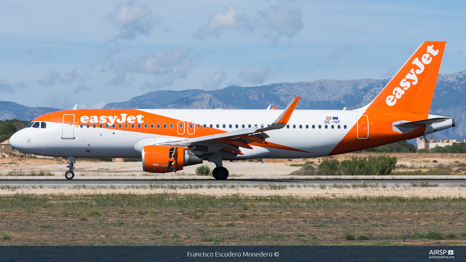 Easyjet  Airbus A320  OE-IVF