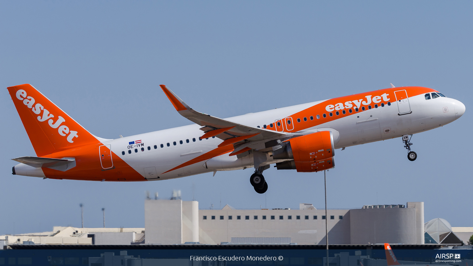 Easyjet  Airbus A320  OE-IVM