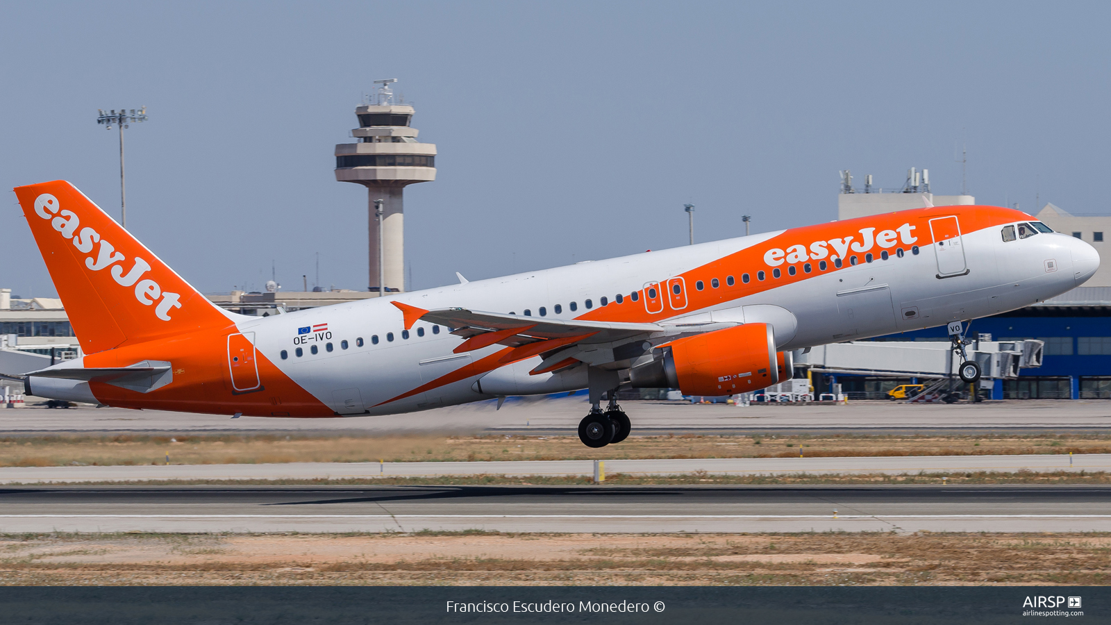 Easyjet  Airbus A320  OE-IVO