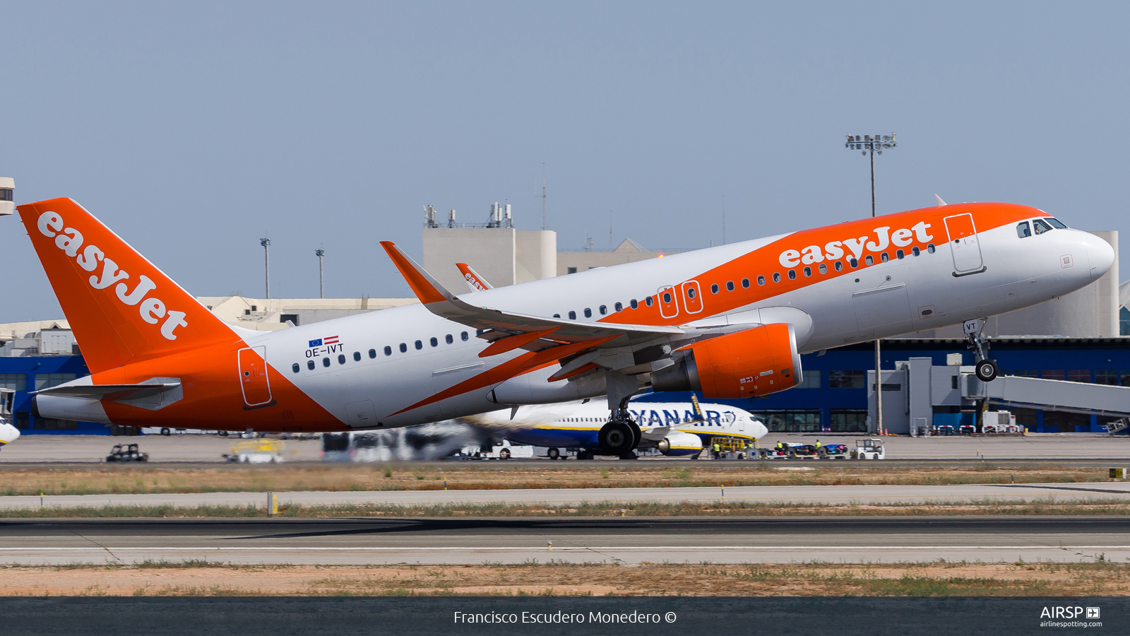 Easyjet  Airbus A320  OE-IVT