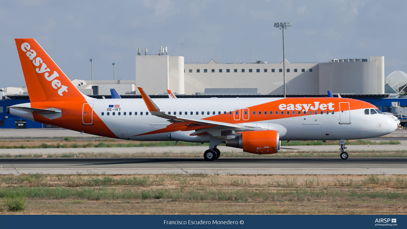 Easyjet  Airbus A320  OE-IVT