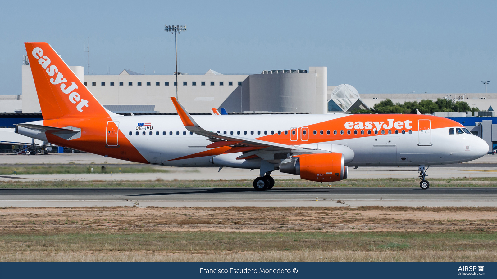 Easyjet  Airbus A320  OE-IVU