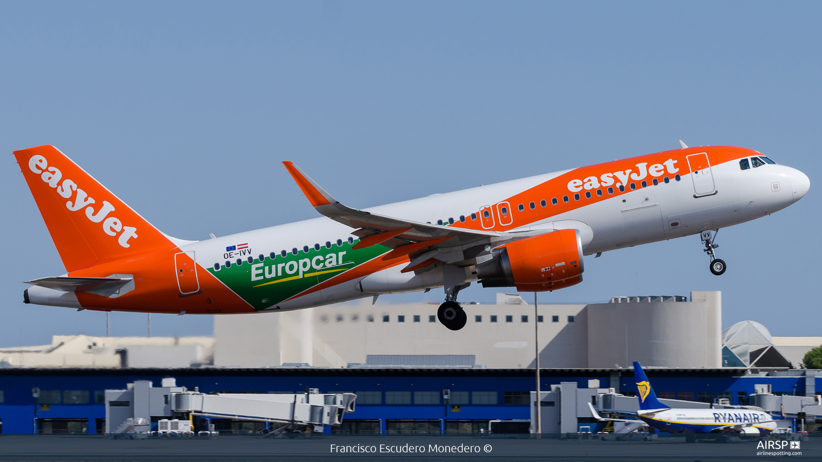 Easyjet  Airbus A320  OE-IVV