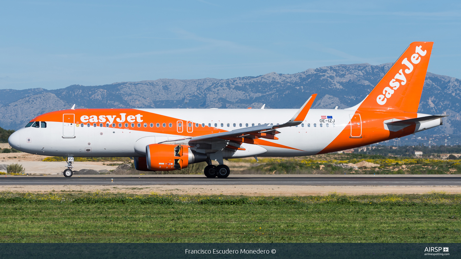 Easyjet  Airbus A320  OE-IZJ