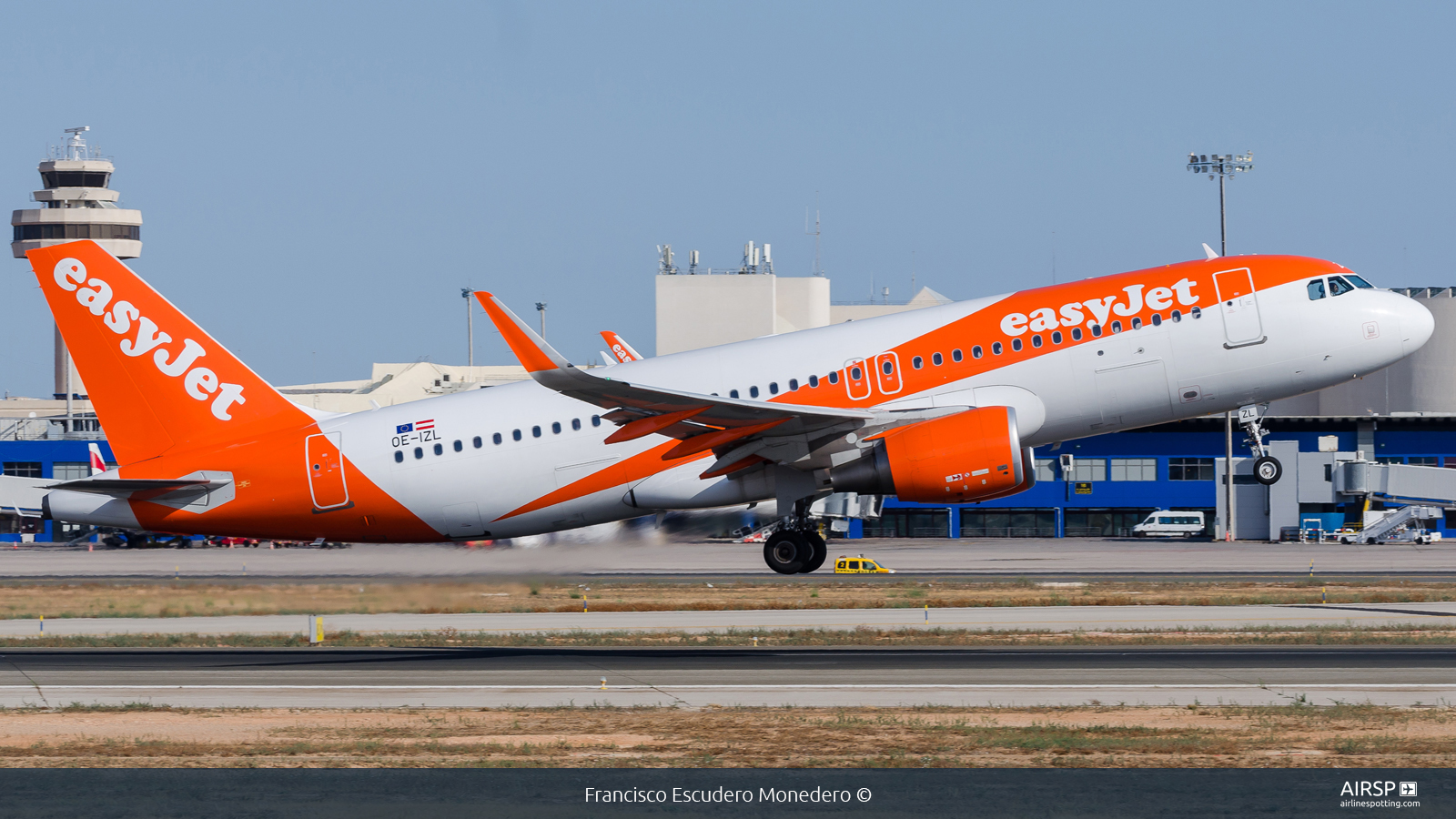 Easyjet  Airbus A320  OE-IZL