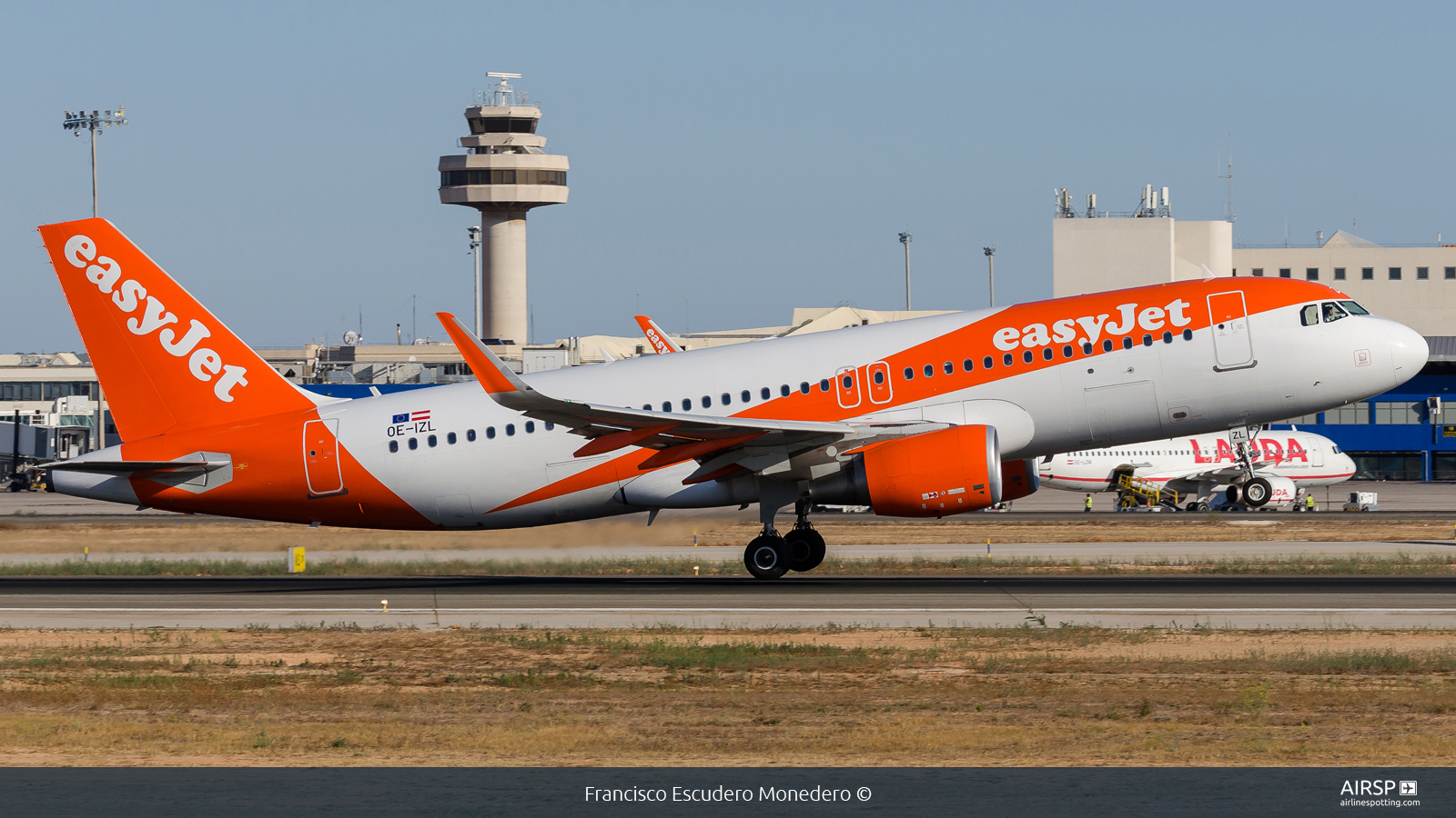 Easyjet  Airbus A320  OE-IZL