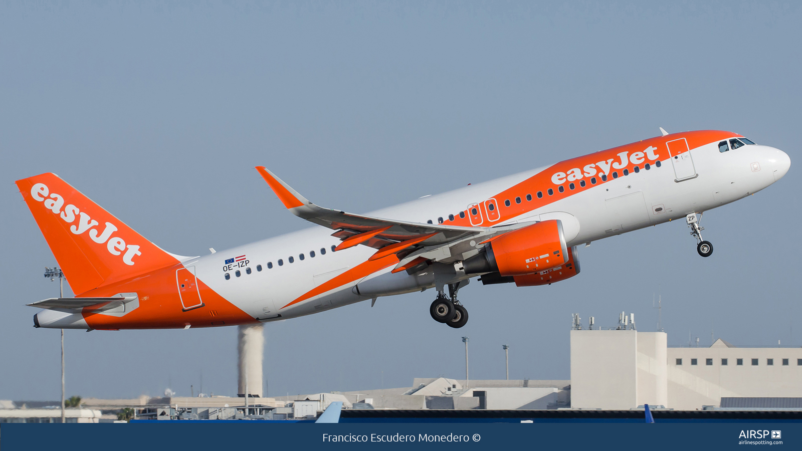 Easyjet  Airbus A320  OE-IZP