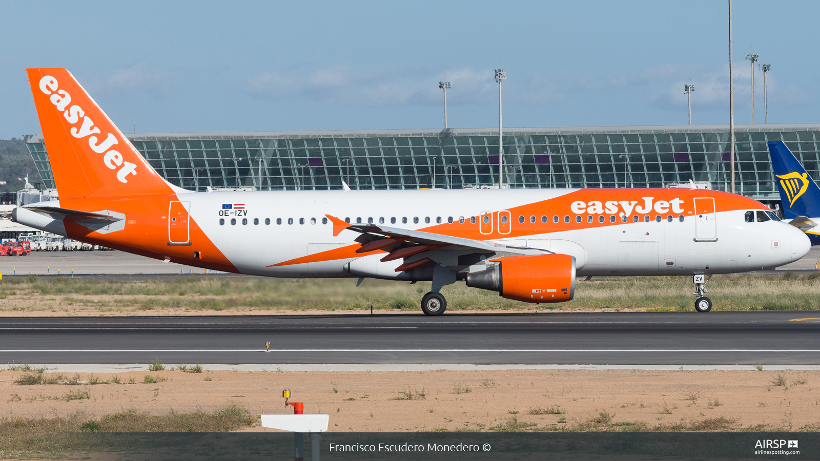 Easyjet  Airbus A320  OE-IZV