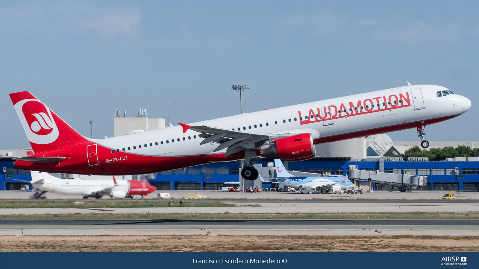 Laudamotion  Airbus A321  OE-LCJ