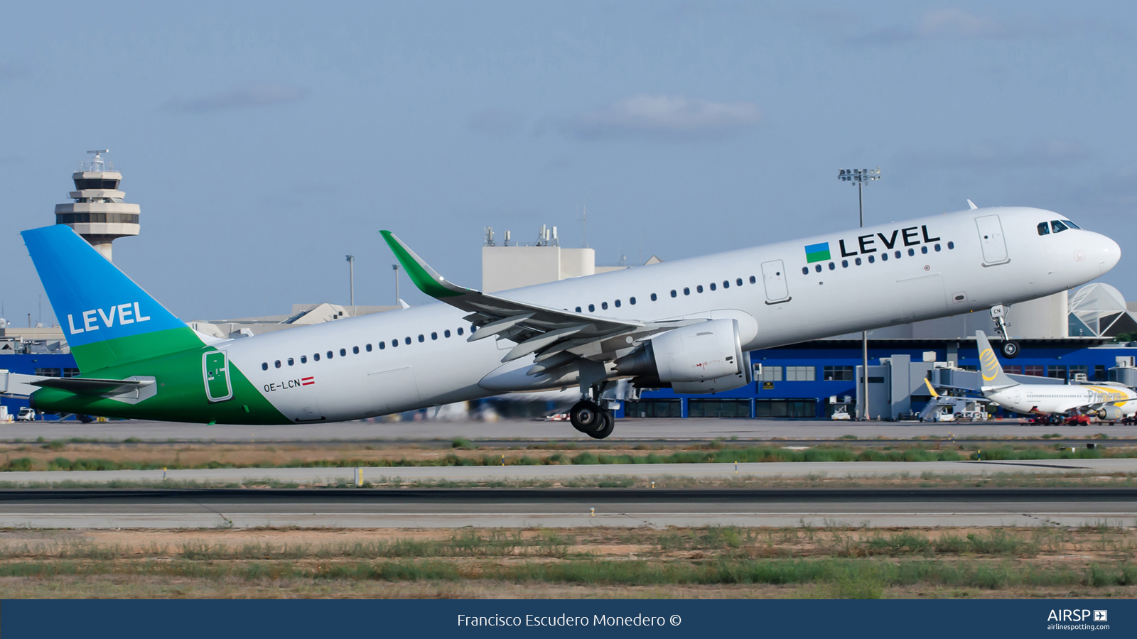 Level  Airbus A321  OE-LCN
