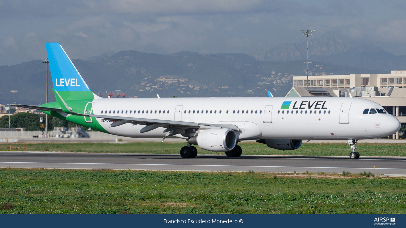 Level  Airbus A321  OE-LCR