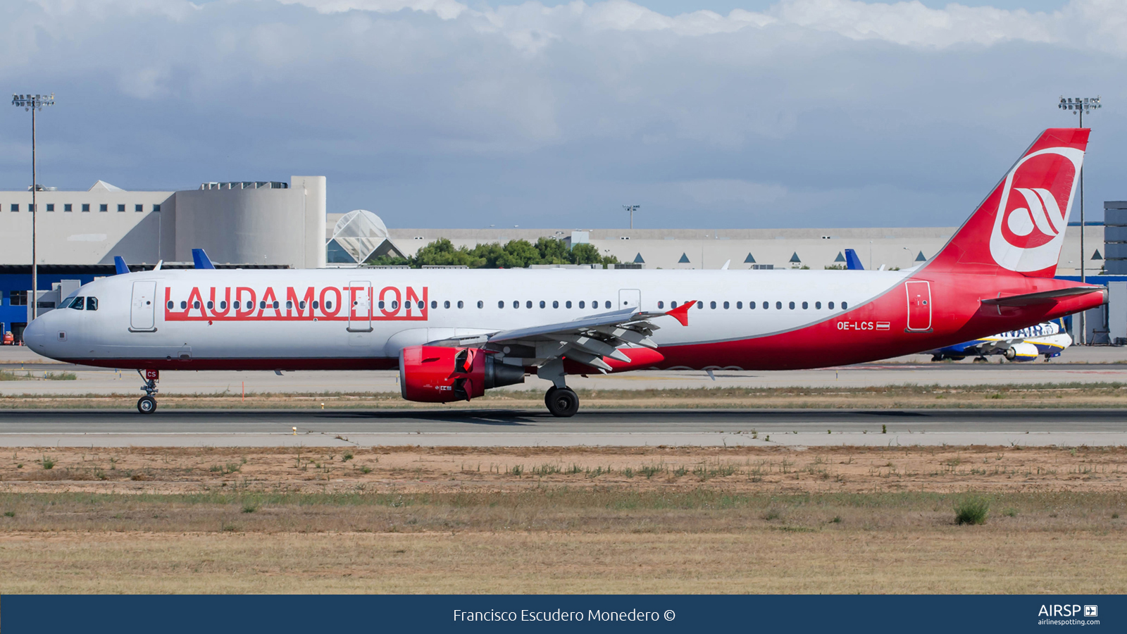 Laudamotion  Airbus A321  OE-LCS