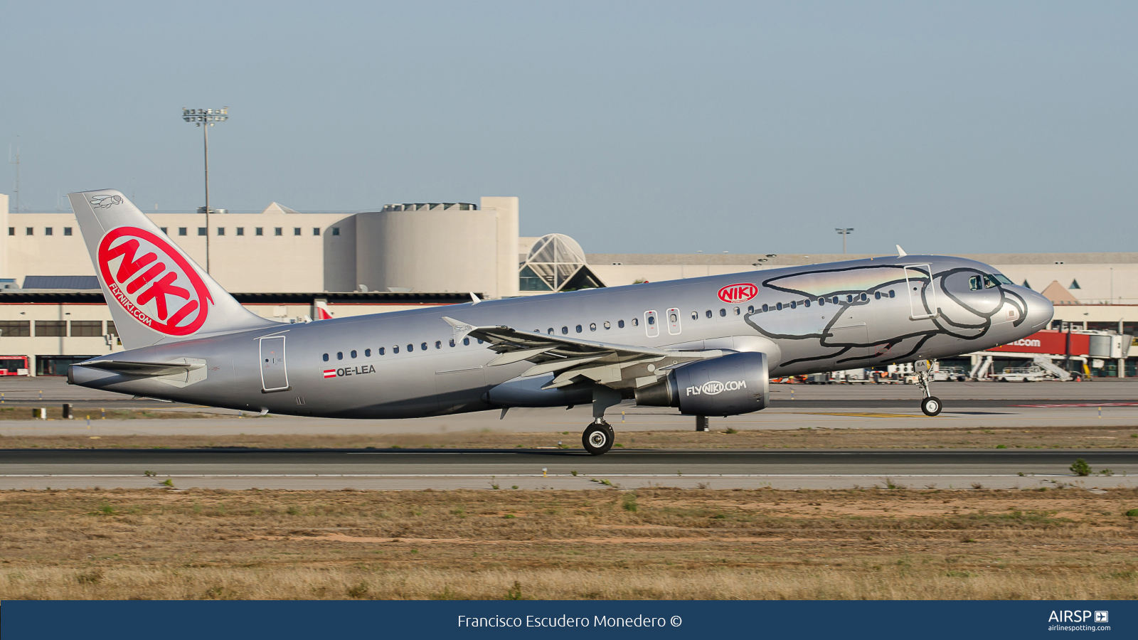 Niki  Airbus A320  OE-LEA