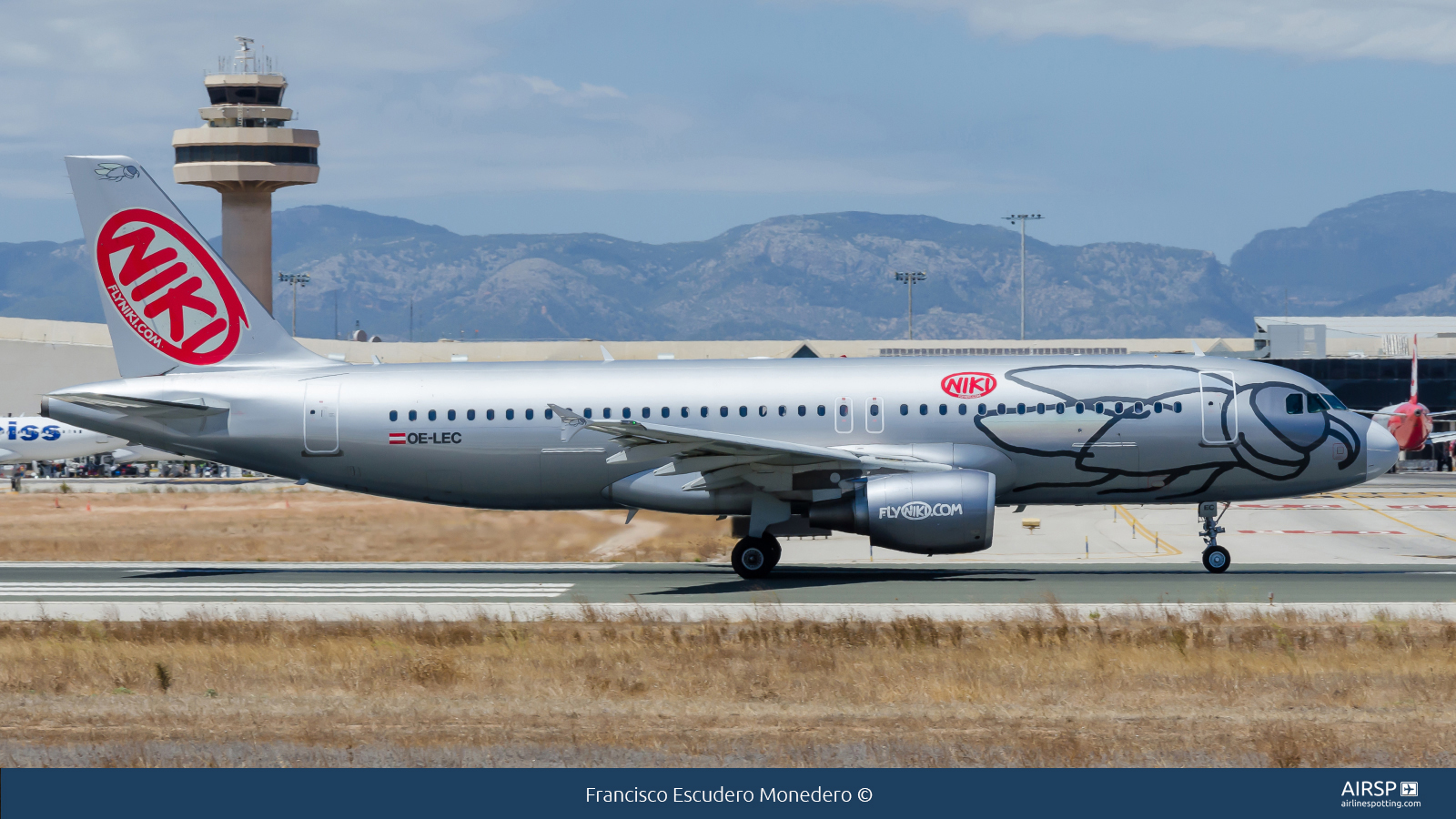 Niki  Airbus A320  OE-LEC