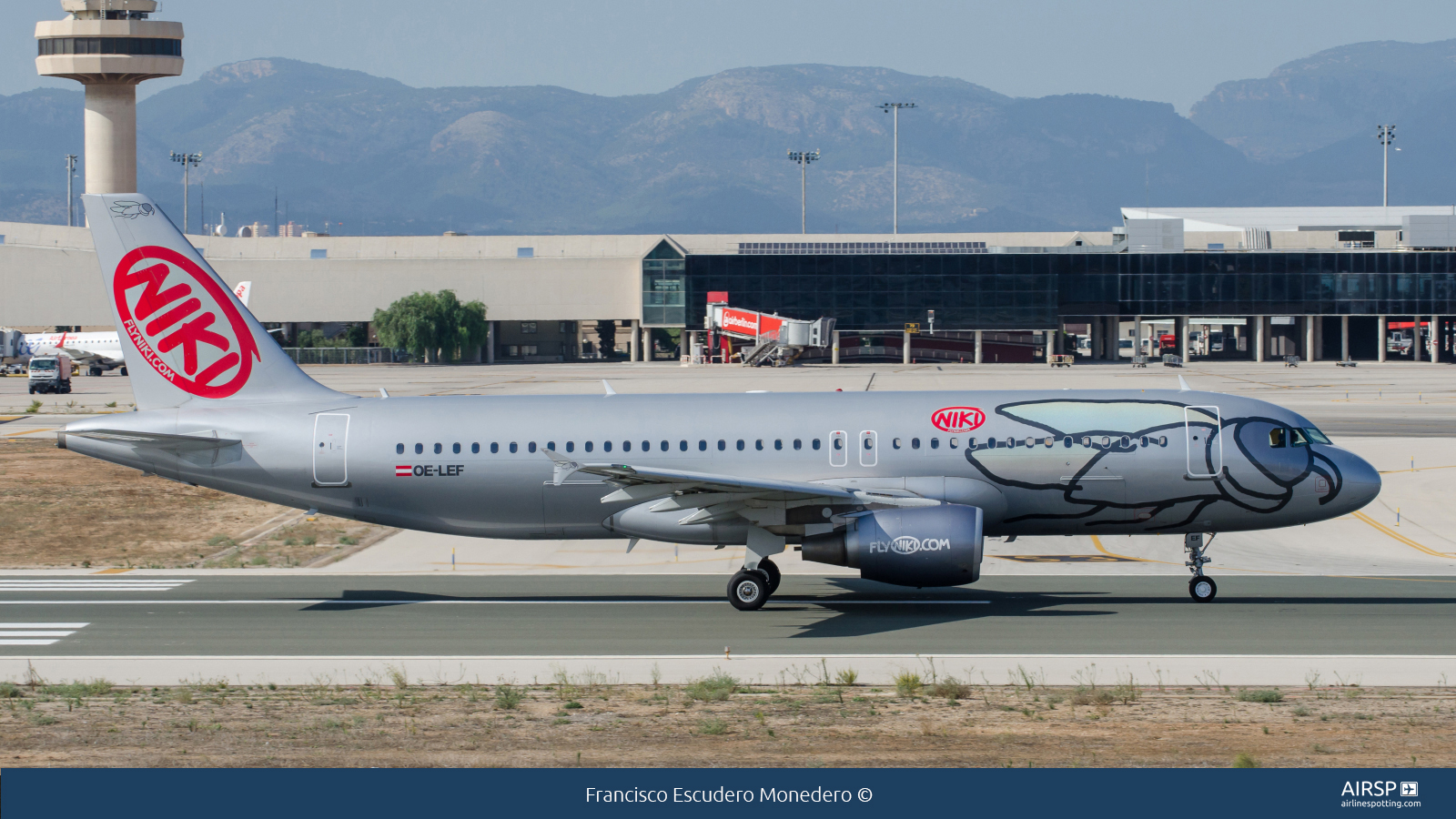 Niki  Airbus A320  OE-LEF
