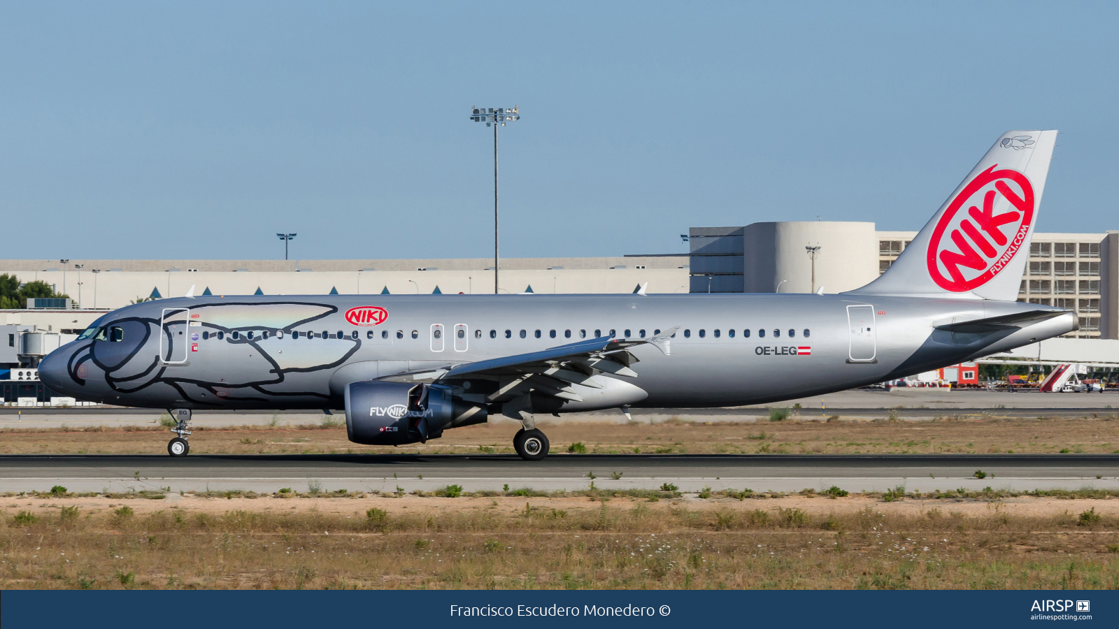 Niki  Airbus A320  OE-LEG