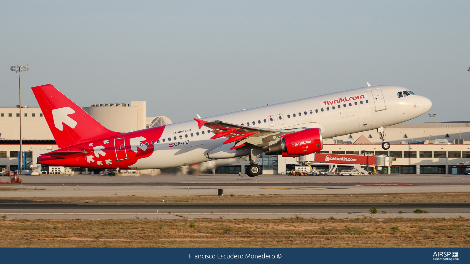 Niki  Airbus A320  OE-LEL