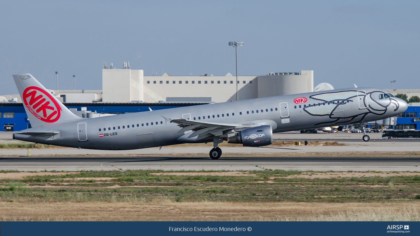 Niki  Airbus A321  OE-LES