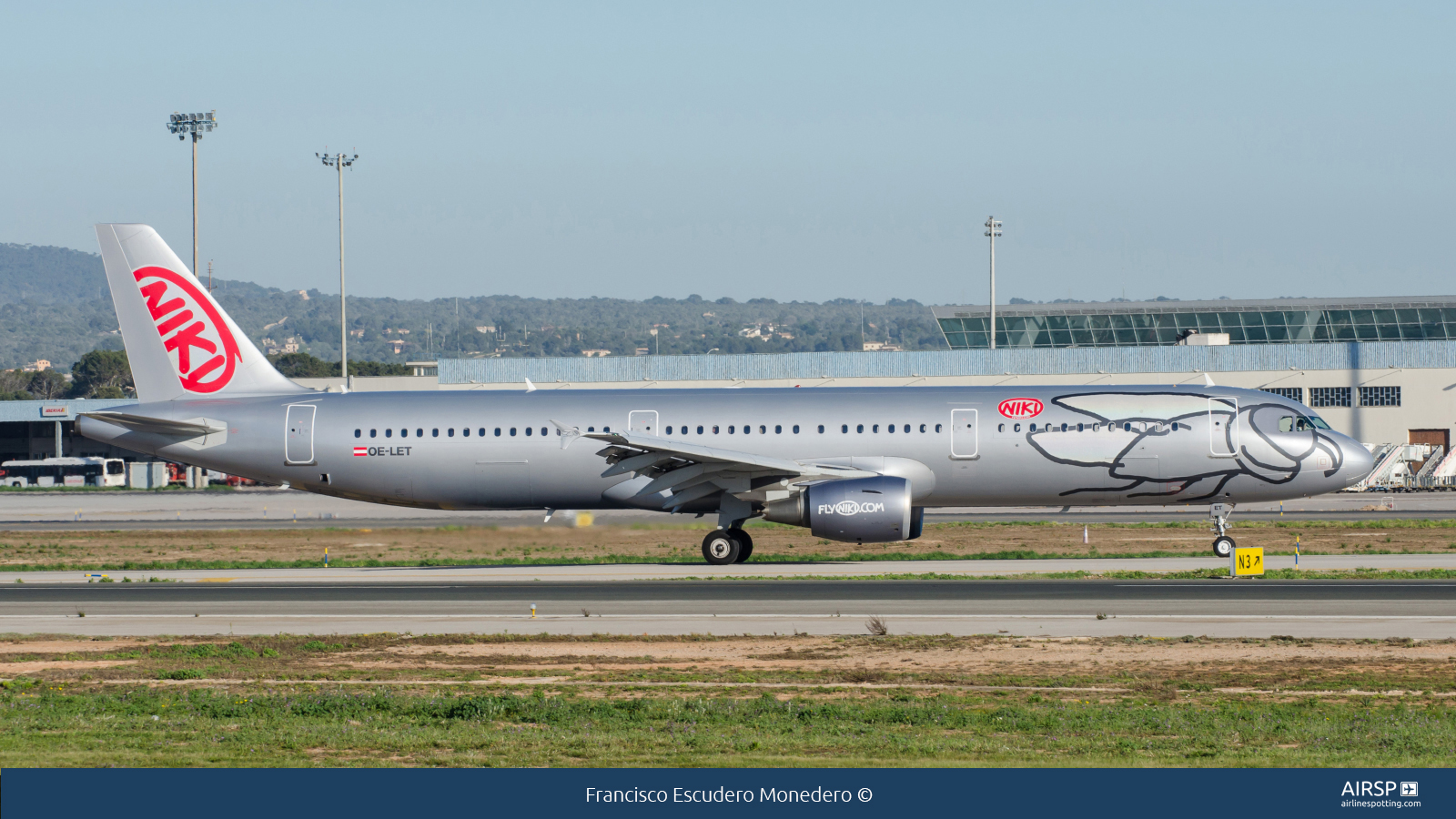 Niki  Airbus A321  OE-LET