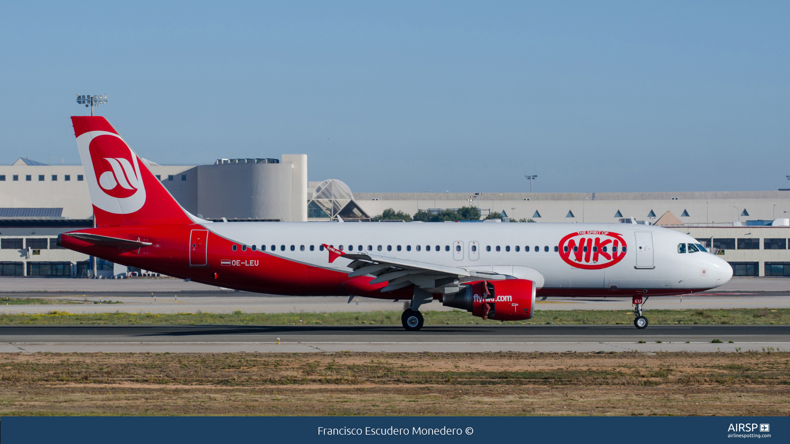 Niki  Airbus A320  OE-LEU