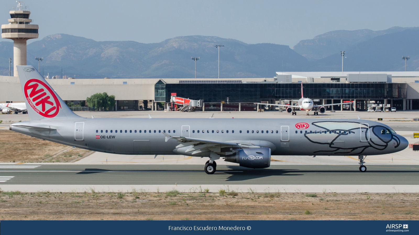 Niki  Airbus A321  OE-LEW