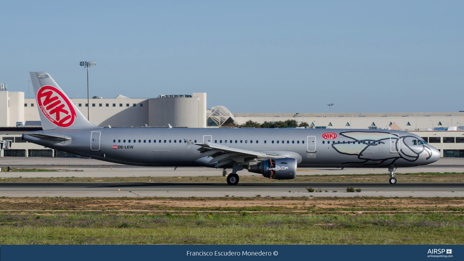 Niki  Airbus A321  OE-LEW