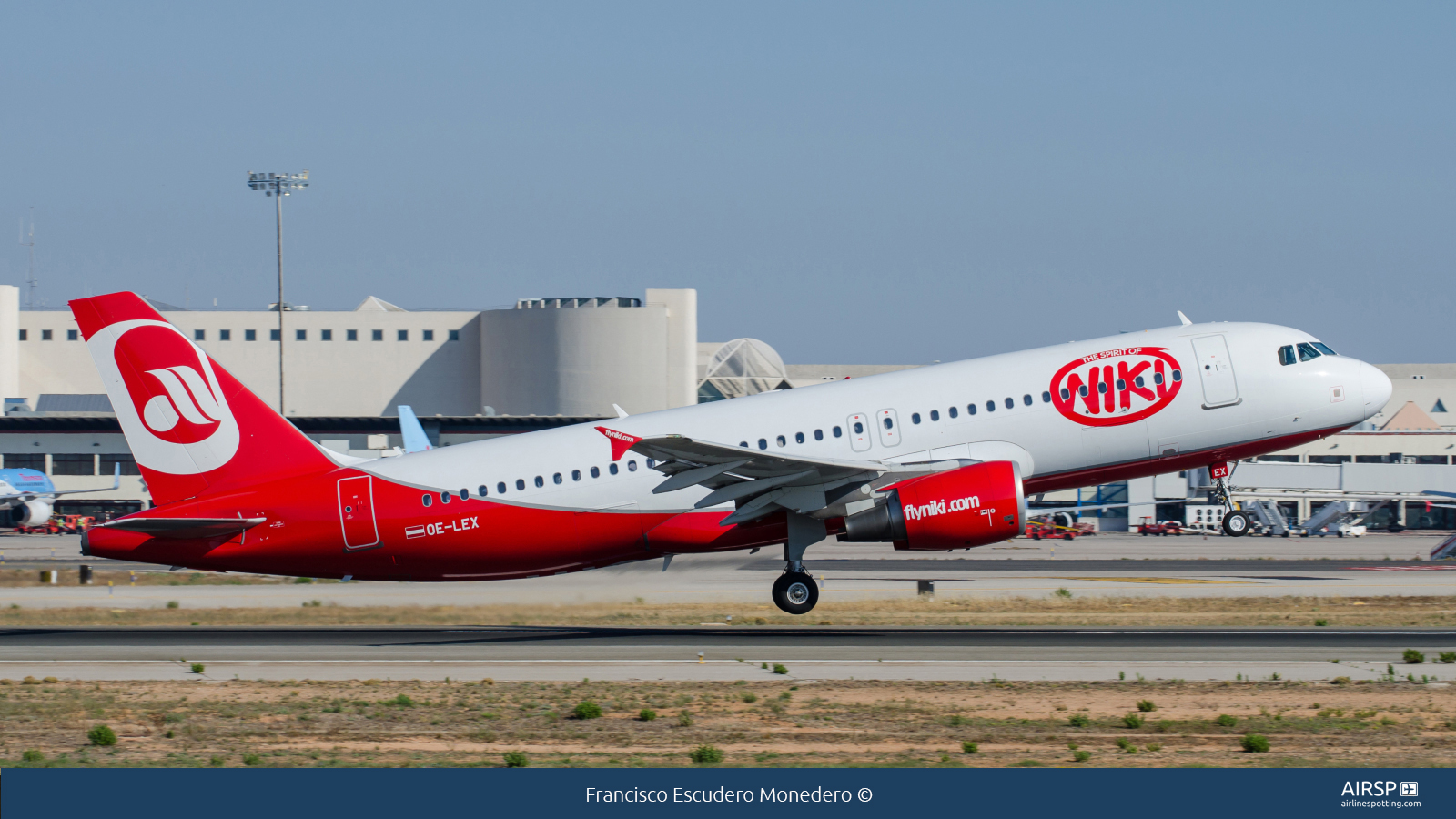 Niki  Airbus A320  OE-LEX