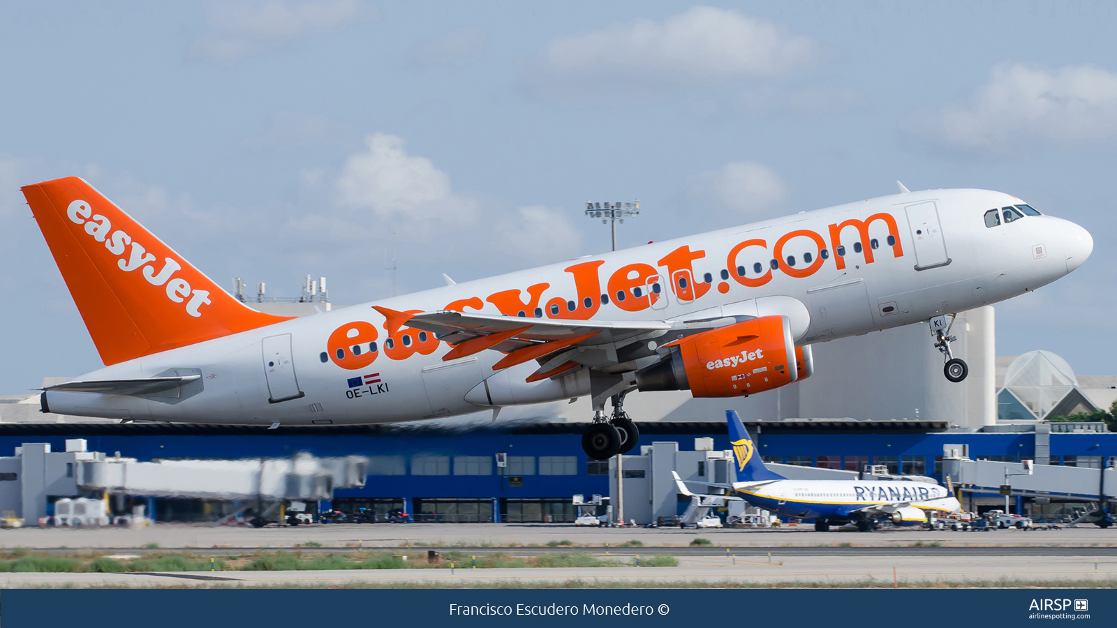 Easyjet  Airbus A319  OE-LKI