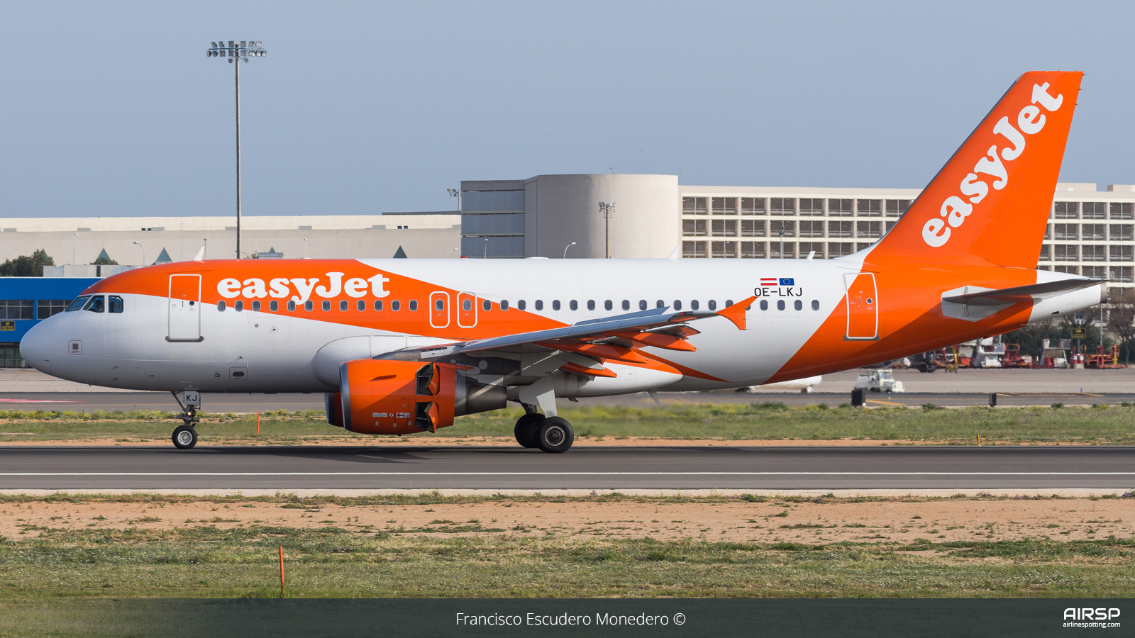 Easyjet  Airbus A319  OE-LKJ