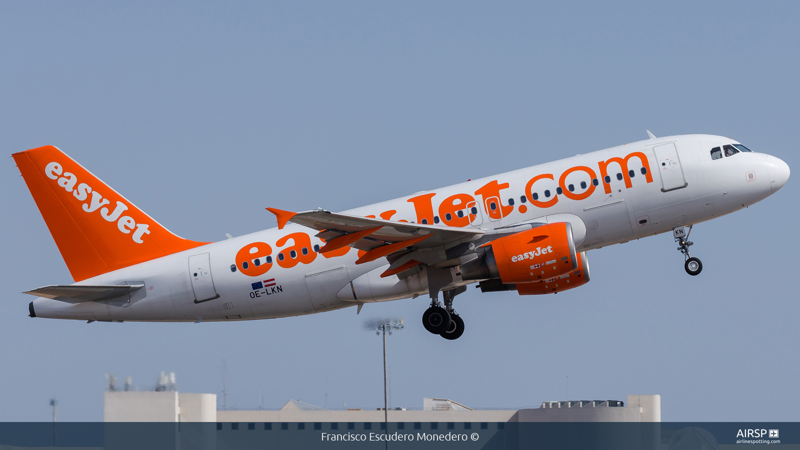 Easyjet  Airbus A319  OE-LKN