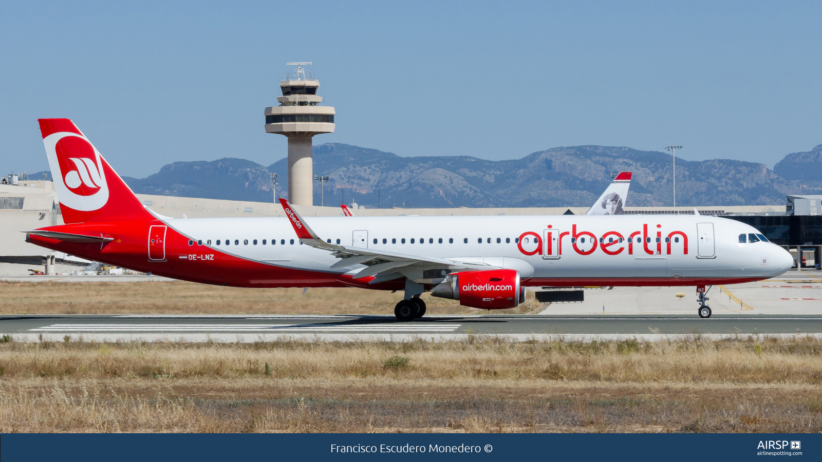 Air Berlin  Airbus A321  OE-LNZ