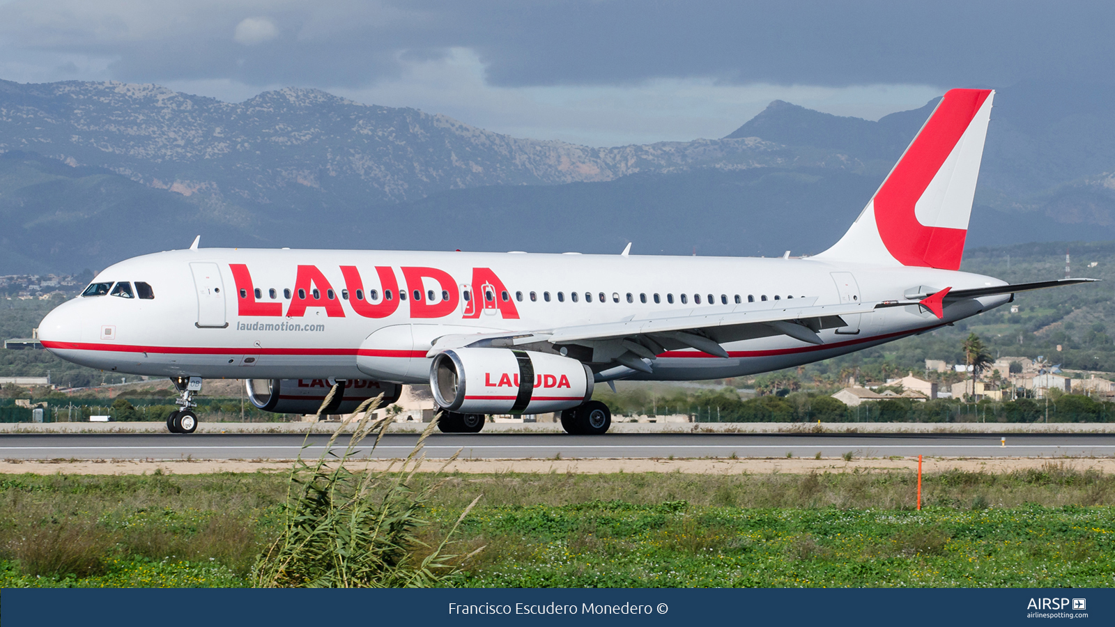 Laudamotion  Airbus A320  OE-LOB