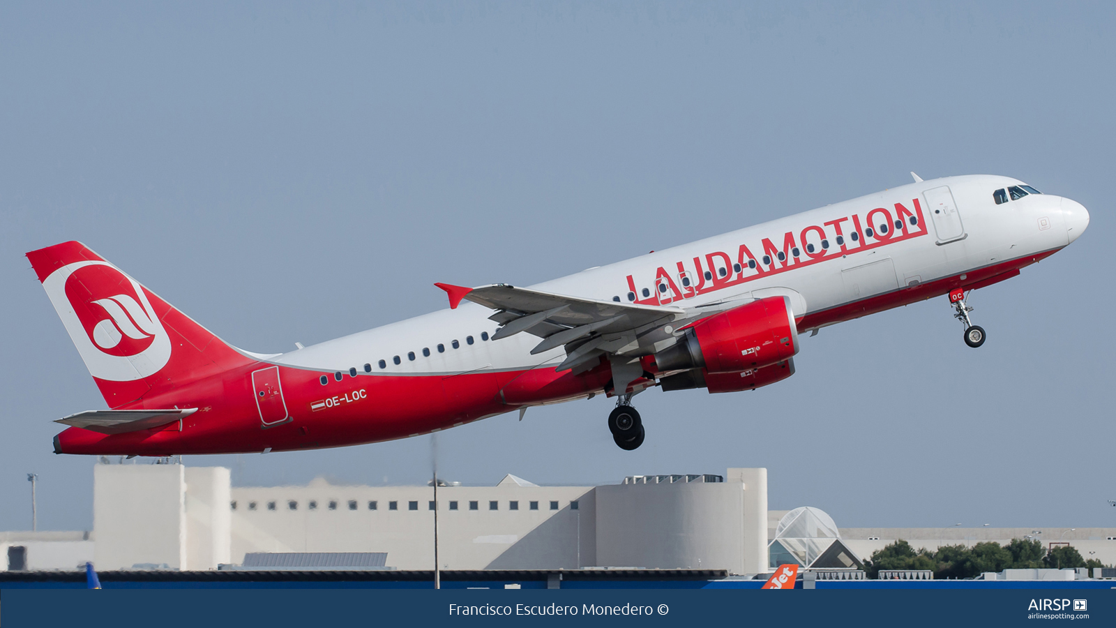 Laudamotion  Airbus A320  OE-LOC