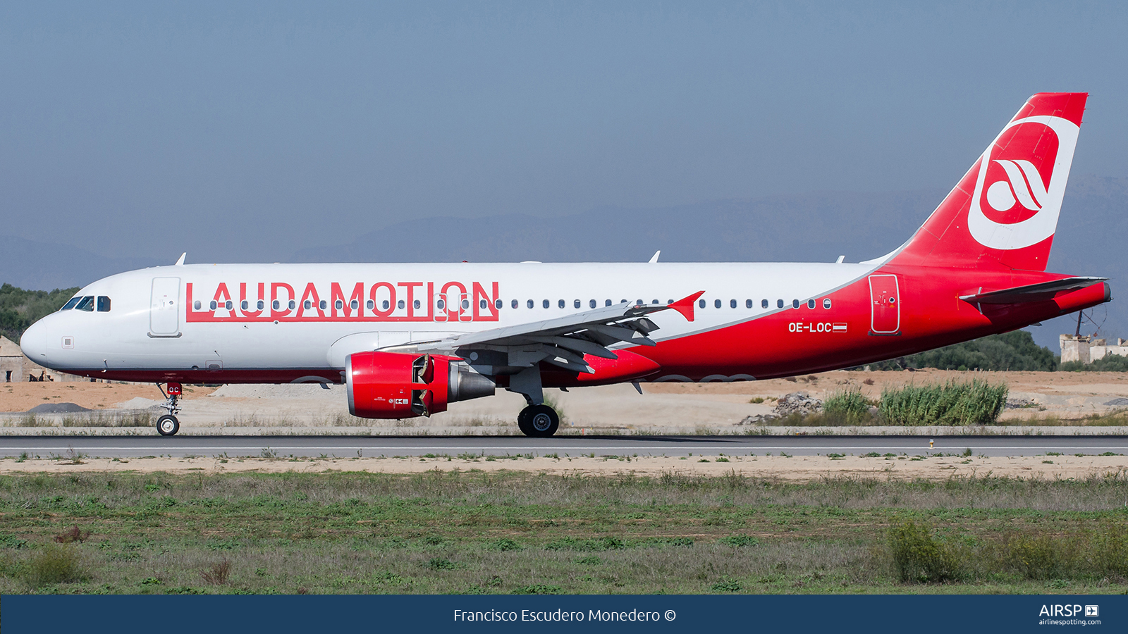 Laudamotion  Airbus A320  OE-LOC