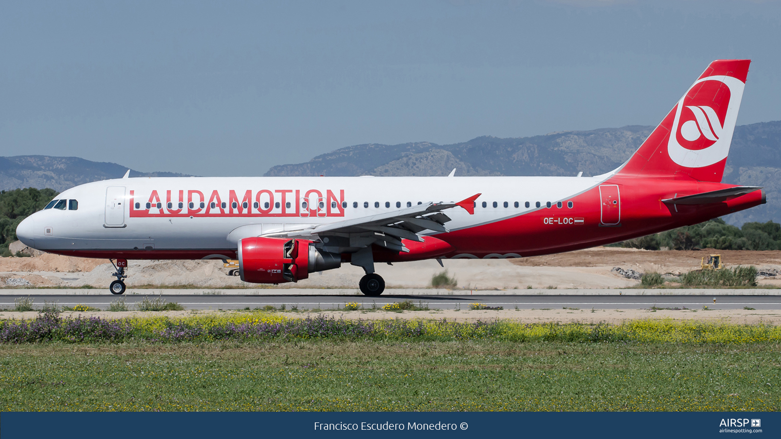 Laudamotion  Airbus A320  OE-LOC